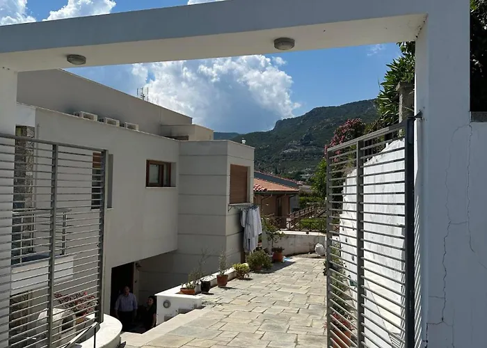 Navy View * PalaiónTsiflíkion